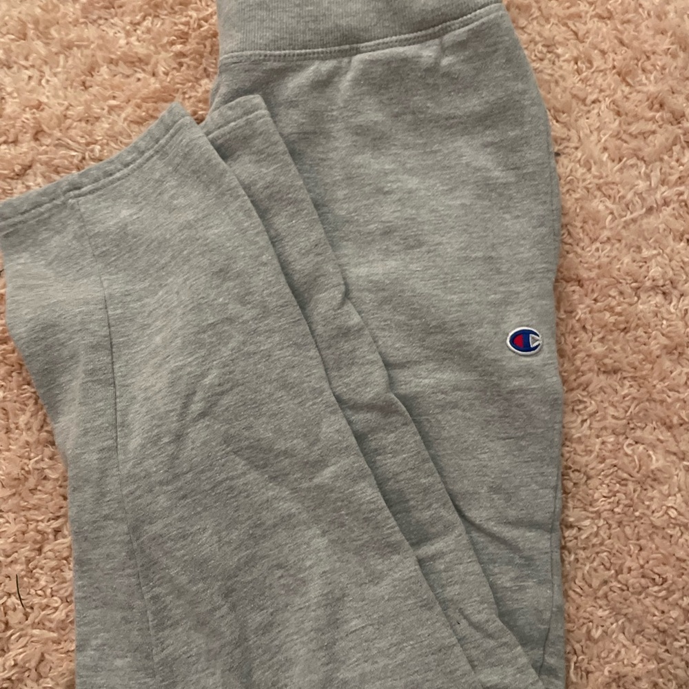 baggy sweatpants